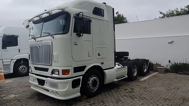 LOTE 026  Internacional 9800i 6x4 