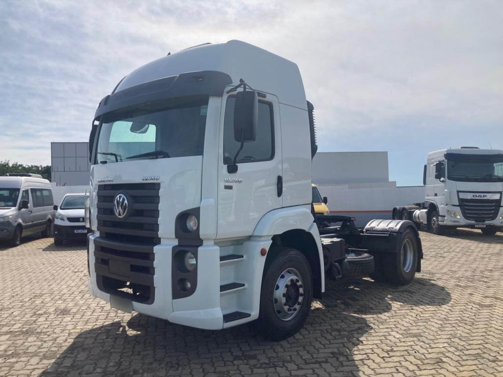 LOTE 015 VOLKSWAGEN 24.280 E CONSTEL 6X2 
